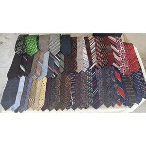Huge lot Bundle Mens Neck Ties, Lots Of Silk 67 Ties Various Brands Some Vintage